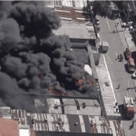Incêndio de grandes proporções destrói loja de tintas em Santo André
