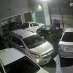 PM flagra invasão a agência de veículos em São Bernardo; 2 menores já estavam com chave de veículo de luxo
