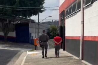 Suspeita de agredir jovem até a morte no Jardim Silvina se entrega à polícia