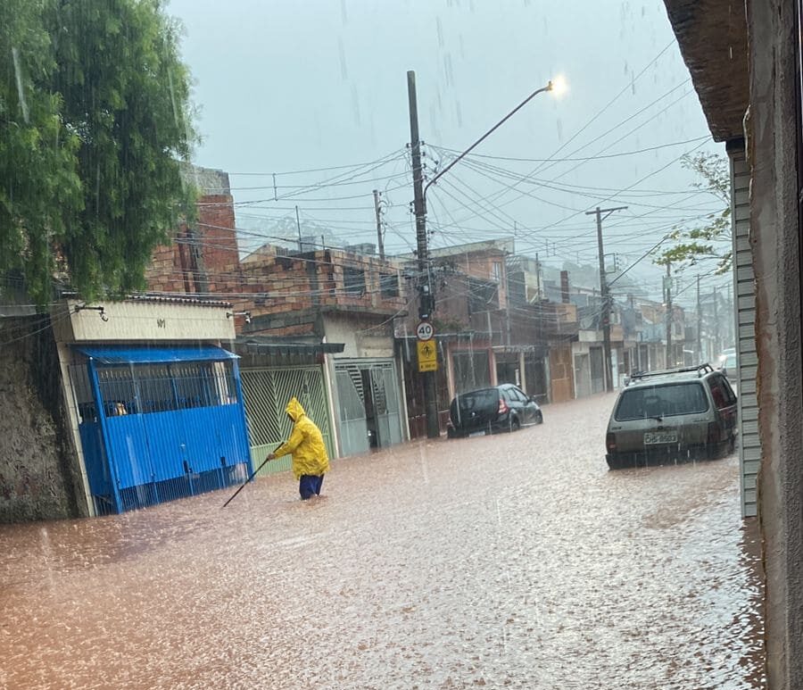 Após temporal, prefeitura diz que equipes estão nas ruas atuando em São Bernardo