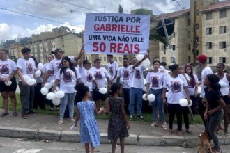 Justiça por Gabrielle. uma vida não vale 50 reais”: familiares e amigos realizam ato no Jardim Silvina