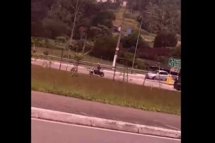 Moto é roubada durante ação de criminosos próximo ao Outlet Dos Imigrantes