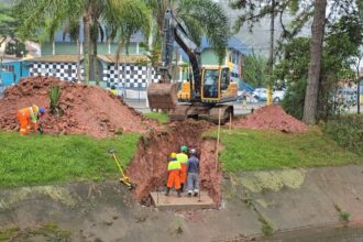 Obras do viaduto estaiado entram em nova etapa com instalação de drenagem na região central