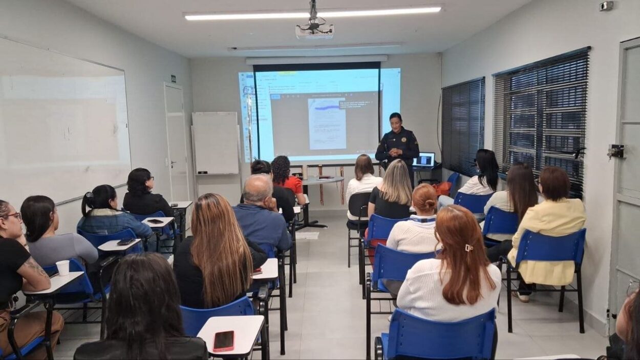 Patrulha Maria de Penha debate violência contra a mulher em empresa de Diadema