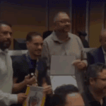 Atleta de São Bernardo que viralizou ao ajudar corredor na maratona de Boston é homenageado na Câmara Municipal