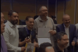 Atleta de São Bernardo que viralizou ao ajudar corredor na maratona de Boston é homenageado na Câmara Municipal