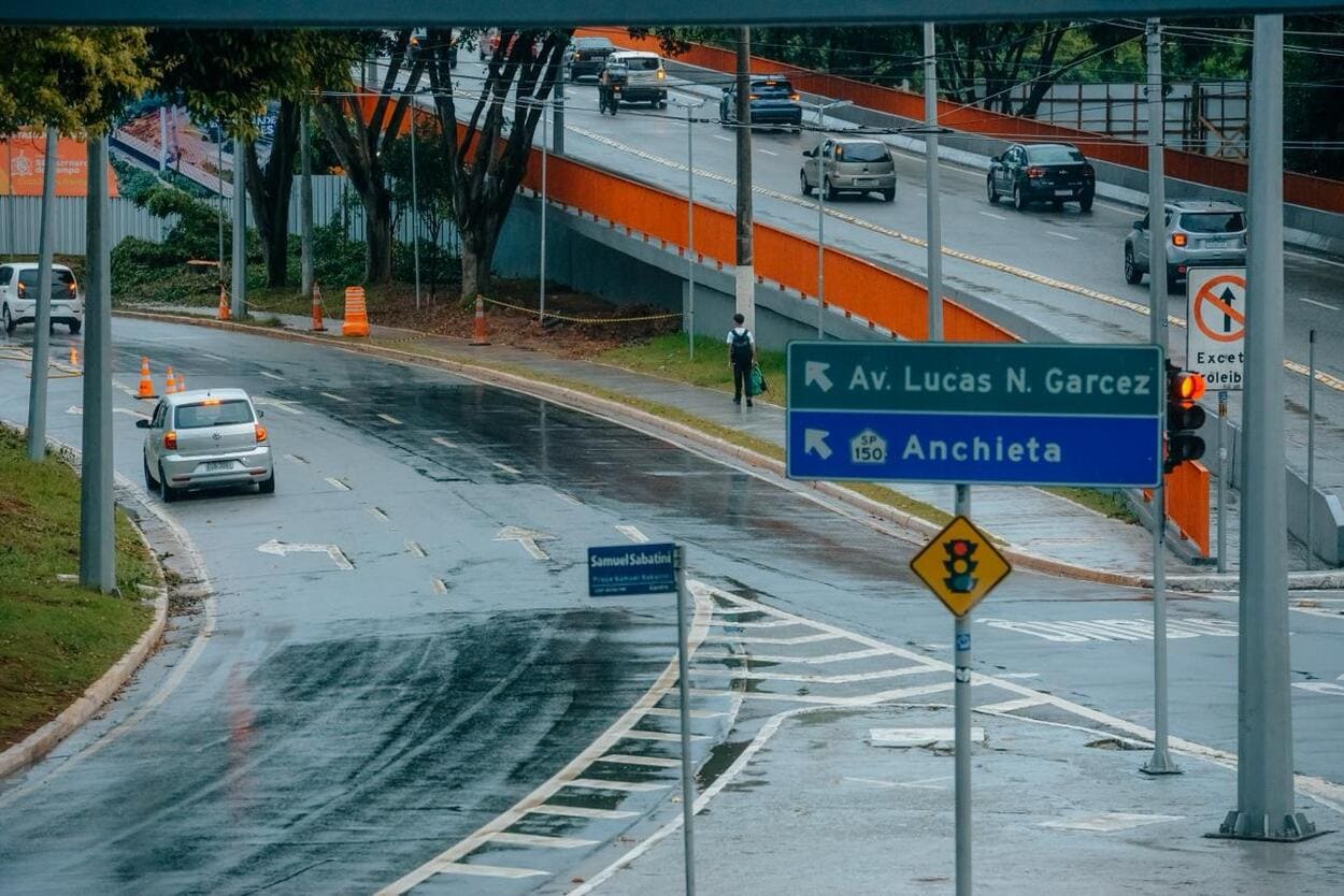 Obra do Viaduto Estaiado do Paço promove alteração viária no acesso da Pereira Barreto para Jurubatuba