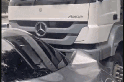 Acidente entre ônibus, caminhão e carro mobiliza socorro no bairro Paulicéia, em SBC