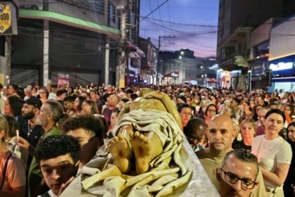 Paróquias de Ribeirão Pires realizam Procissão de Sexta-Feira Santa e reúnem mais de 5 mil fiéis
