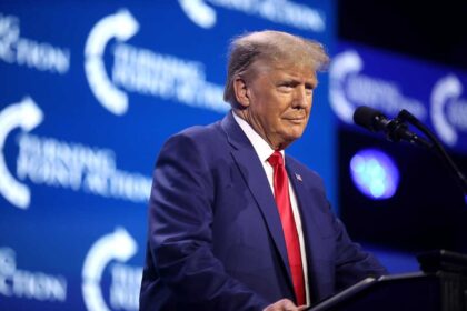 Trump ameaça Irã: 'Uma civilização inteira morrerá esta noite'