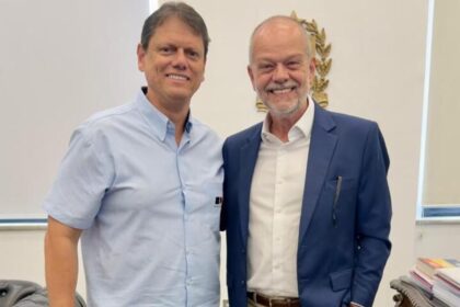 Prefeito Tite Campanella se reúne com governador Tarcísio de Freitas no Palácio dos Bandeirantes