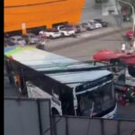 Mulher fica presa sob ônibus após ser atropelada em São Bernardo