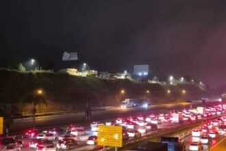 Feriado de Tiradentes: Trânsito intenso rumo ao litoral nesta sexta no Sistema Anchieta-Imigrantes
