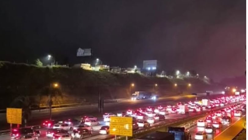 Feriado de Tiradentes: Trânsito intenso rumo ao litoral nesta sexta no Sistema Anchieta-Imigrantes