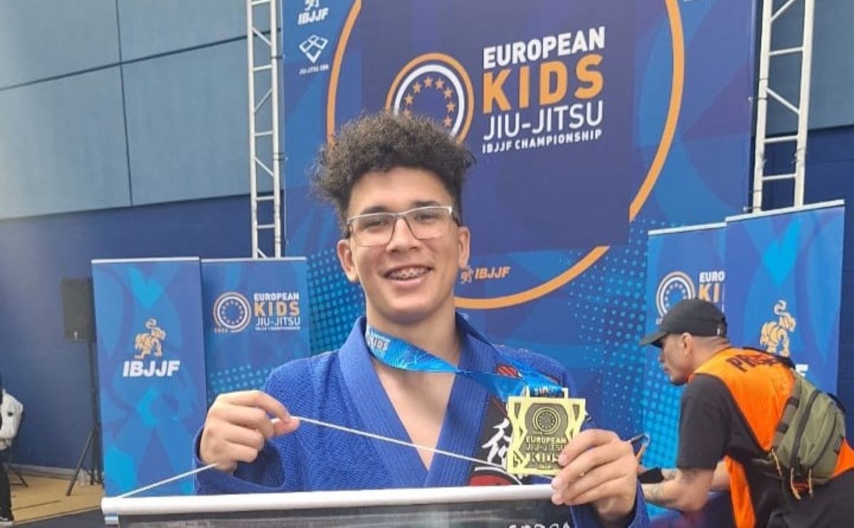 Morador de São Bernardo, Andrew Silva do Carmo conquista bronze no Campeonato Europeu Sub-15 de Jiu-Jitsu na Irlanda