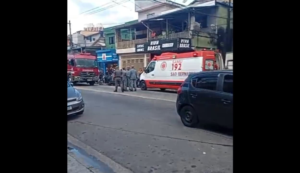 Mulher é atropelada por moto na Avenida Barreto de Menezes em São Bernardo