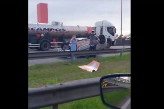 Carro capota na Via Anchieta após tentativa de mudança de pista em São Bernardo