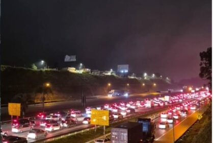 Feriado de Páscoa: Sistema Anchieta-Imigrantes registra 38 km de lentidão rumo ao litoral