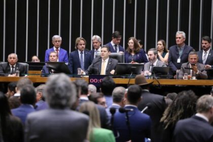 Congresso derruba veto de Lula e abre caminho para redução de pena de Bolsonaro e condenados do 8 de Janeiro