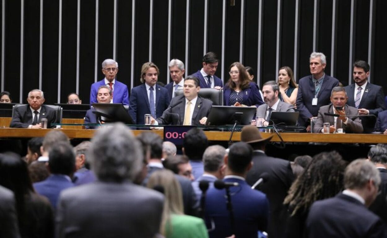 Congresso derruba veto de Lula e abre caminho para redução de pena de Bolsonaro e condenados do 8 de Janeiro
