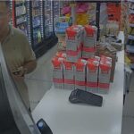 Câmeras flagram motorista comprando álcool na véspera de atropelamento fatal em Diadema