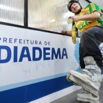 Prefeito de Diadema recebe campeão mundial de patins freestyle