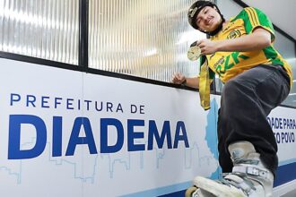 Prefeito de Diadema recebe campeão mundial de patins freestyle
