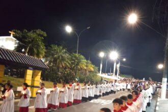 Paróquia São Sebastião realizou, nesta Sexta-feira Santa, a tradicional celebração da Paixão de Nosso Senhor Jesus Cristo