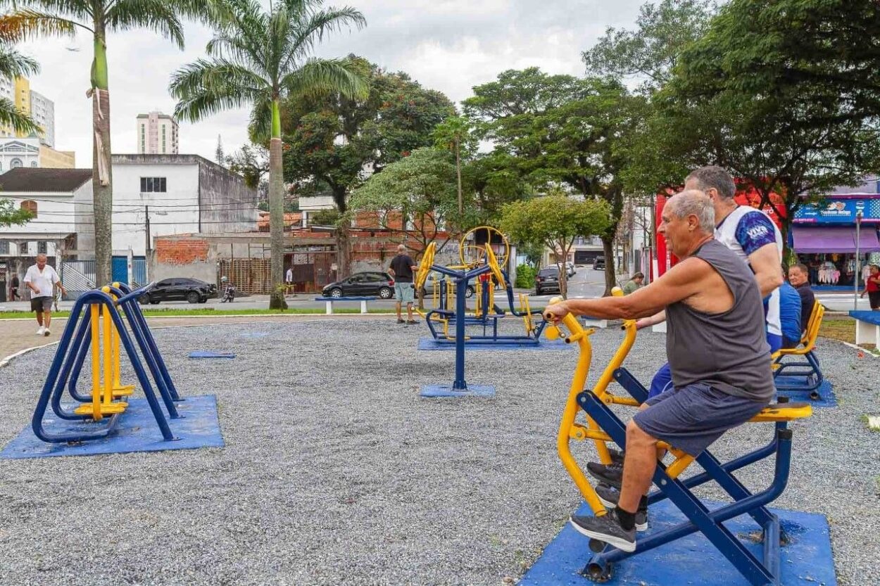Praça de Diadema voltou a ser área de lazer e de prática esportiva segura após revitalização do espaço