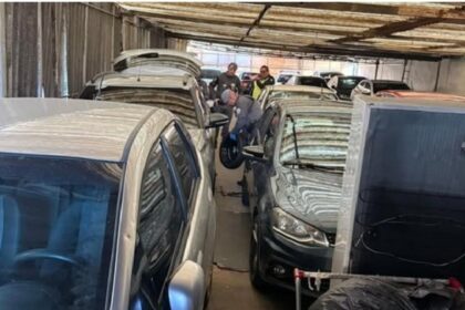 PM encontra três carros furtados guardados em estacionamento em São Caetano