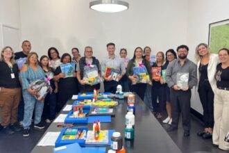 Prefeitura de Rio Grande da Serra realiza entrega de kits de material escolar para alunos da rede municipal