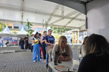 Feira de Empregabilidade em Ribeirão Pires recebe mais de 2 mil currículos e já encaminha candidatos para seleção