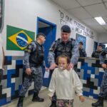 Ação rápida da GCM de São Caetano socorre criança em crise convulsiva e família retorna para agradecer atendimento