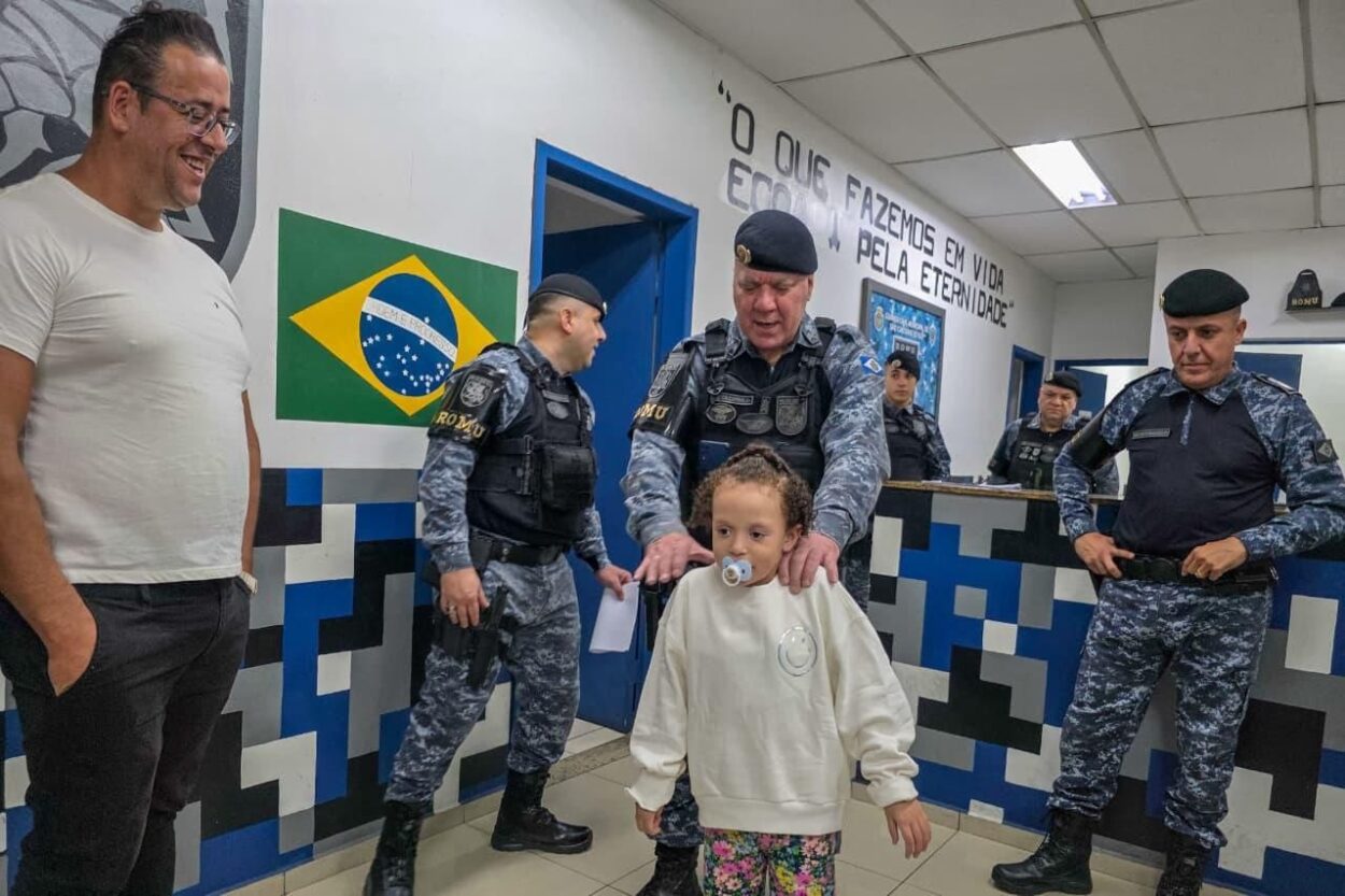 Ação rápida da GCM de São Caetano socorre criança em crise convulsiva e família retorna para agradecer atendimento