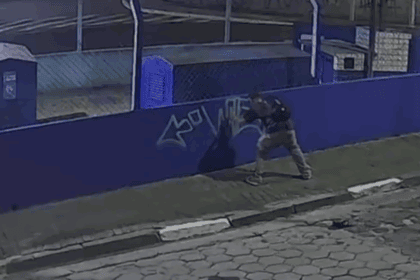 Vandalismo: Quadra recém-reformada é alvo de pichação em Diadema