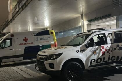 Policiais da Força Tática realizaram procedimento de emergência no local e socorreram a vítima, que teve o pulmão atingido