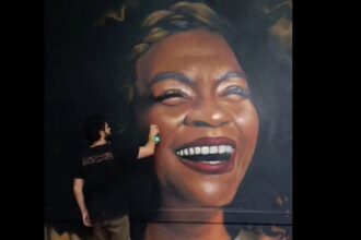 Zezé Motta se emociona com homenagem em mural de escola estadual em São Bernardo