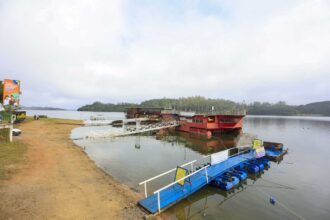 Prainha do Riacho Grande recebe R$ 28 milhões para obras e Tarcísio prevê triplicar número de turistas