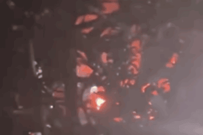 Polícia Militar e o Corpo de Bombeiros foram mobilizados na noite de quinta-feira (30) para combater um incêndio