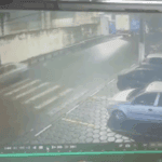 Vídeo mostra carro batendo em motos estacionadas em Diadema; vítima pede ajuda