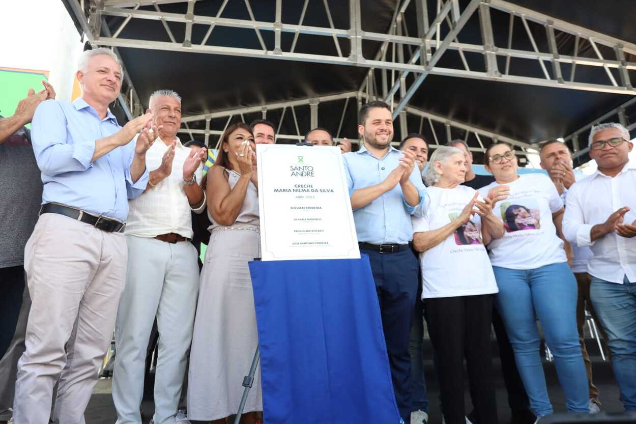 entrega foi realizada com a presença do prefeito Gilvan Ferreira, da vice-prefeita Silvana Medeiros, dos secretários de Educação, Pedrinho Botaro, e de Manutenção e Serviços Urbanos, José Antônio Ferreira,