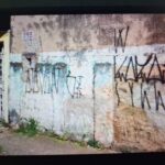No loca da pichação, agentes, com apoio de outras viaturas, fizeram a abordagem de três indivíduos, que foram detidos e conduzidos à Delegacia