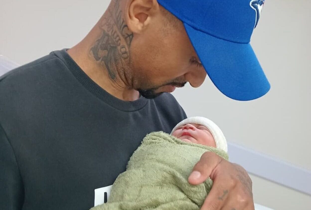 Pai Geneson Luiz da Silva, de 30 anos, parou a viatura da GCM em desespero porque a bebês estava nascendo no carro.