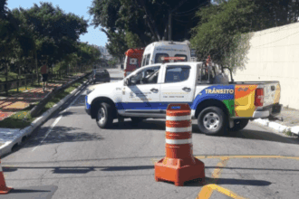 Acidente entre carro e moto mobiliza resgate em São Bernardo do Campo