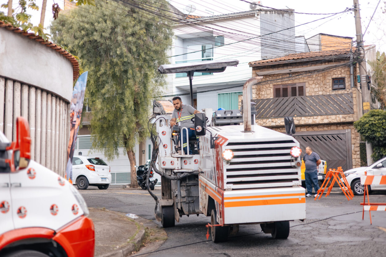 Programa Minha Rua Nova avança em São Bernardo com recapeamento de vias do Jardim Satélite, no Cooperativa