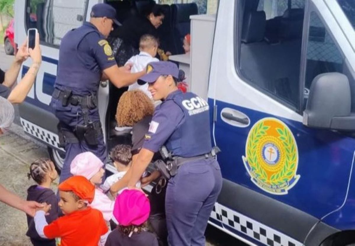 GCM de São Bernardo participa de ação educativa e aproxima crianças da segurança pública no Batistini