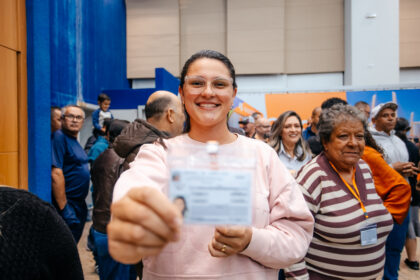 São Bernardo entrega carteirinhas de licenciamento e regulariza 50 ambulantes no município