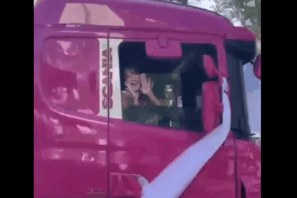 Mãe caminhoneira realiza sonho e leva filha ao próprio casamento em São Bernardo