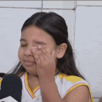 Criança se emociona ao falar da mãe em entrevista ao vivo e vídeo viraliza nas redes