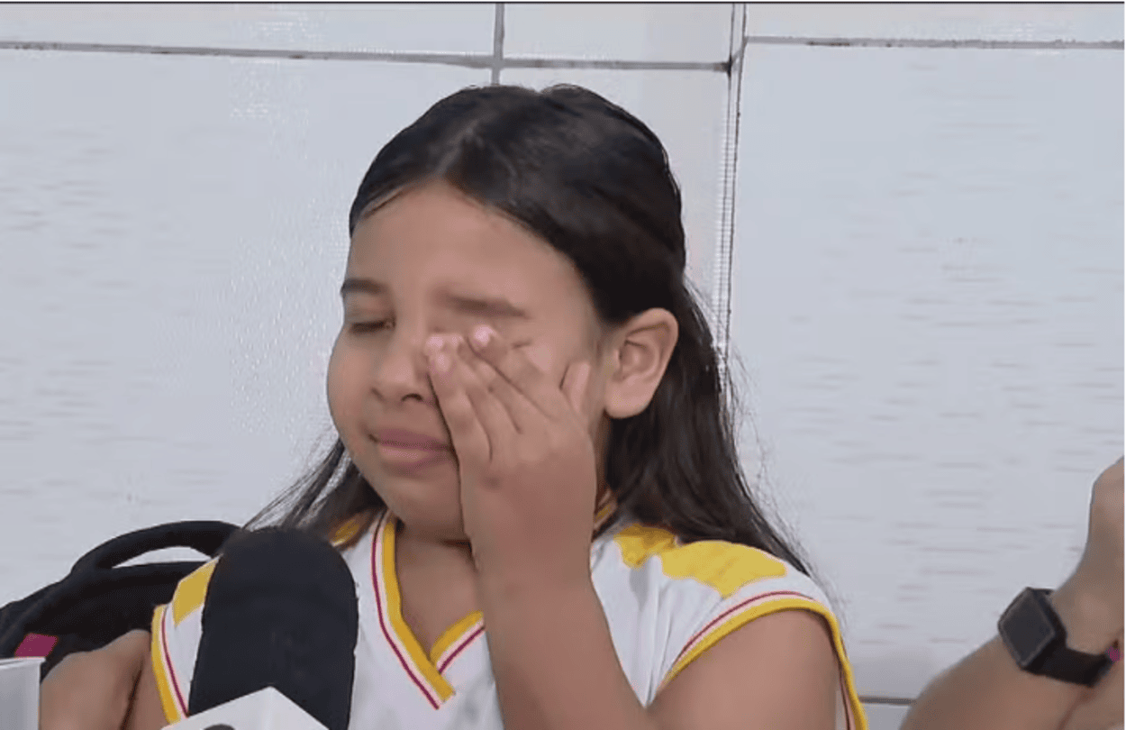 Criança se emociona ao falar da mãe em entrevista ao vivo e vídeo viraliza nas redes